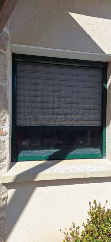 Pose de moustiquaire sur-mesure